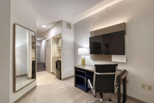 Comfort Suites Milwaukee Airport image 18