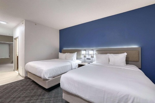 Comfort Suites Milwaukee Airport image 20