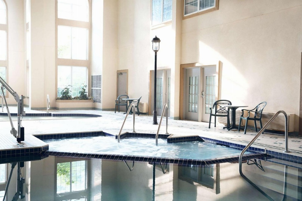 Comfort Suites Milwaukee Airport Main image