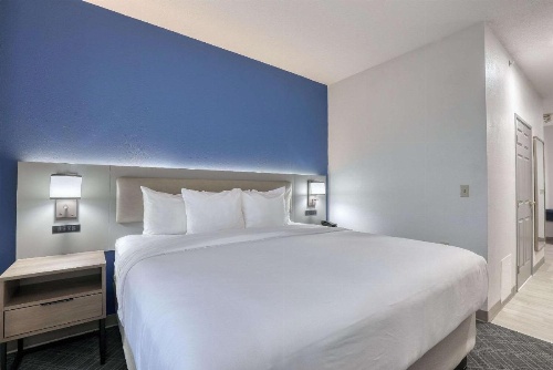 Comfort Suites Milwaukee Airport image 31
