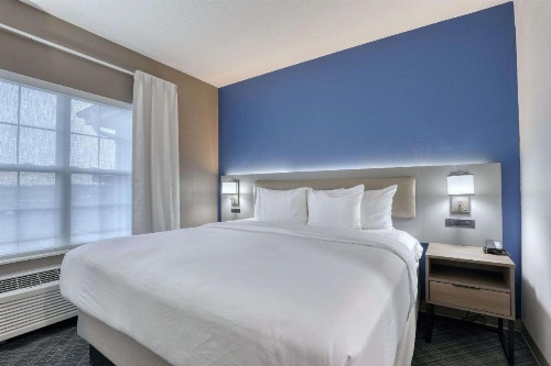 Comfort Suites Milwaukee Airport image 33