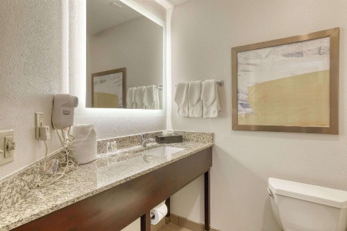 Comfort Suites Milwaukee Airport image 35