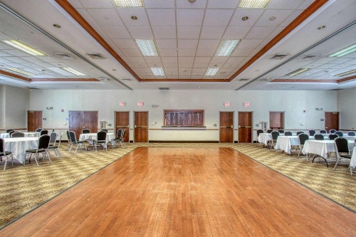 Comfort Suites Milwaukee Airport image 41