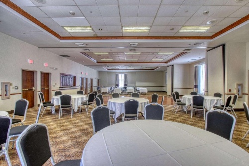 Comfort Suites Milwaukee Airport image 45