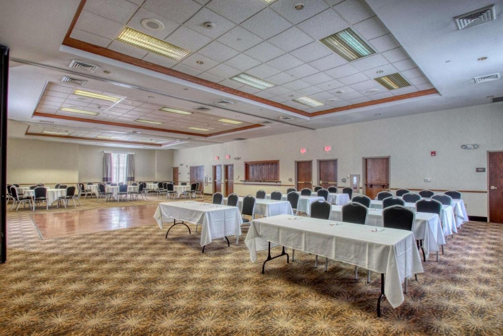 Comfort Suites Milwaukee Airport Image 48