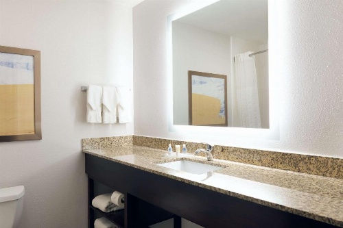 Comfort Suites Milwaukee Airport image 5